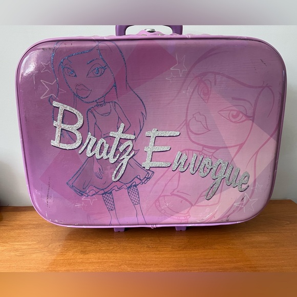 MGA Entertainment Other - Bratz En Vogue Trunk Suitcase | Wheels